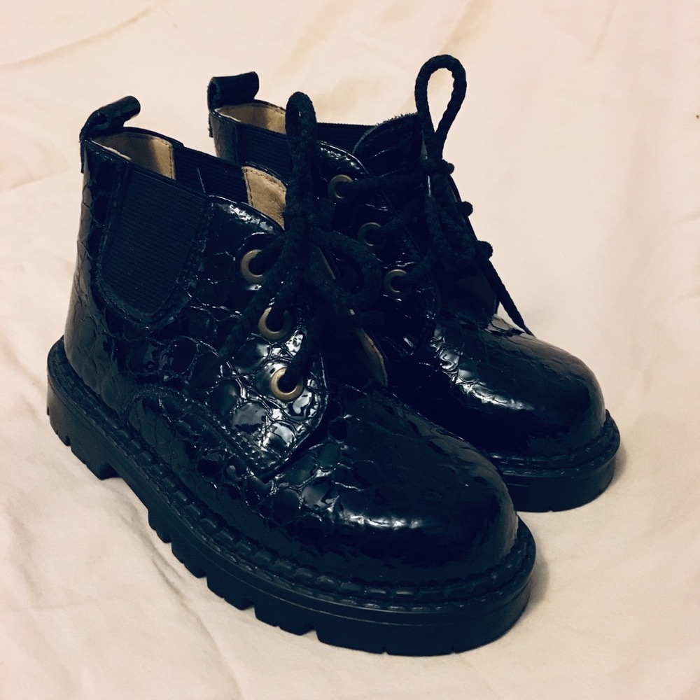 NEW  de Osu black Crocodile leather boots size 9